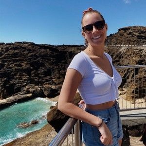 Meet your Posher, Danielle